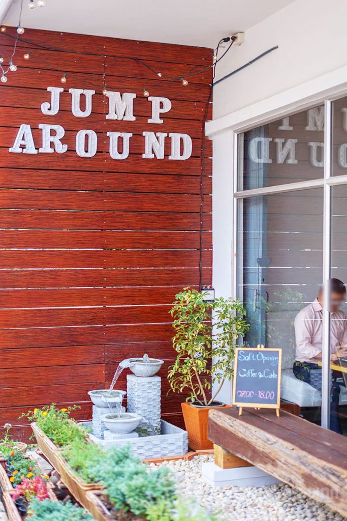 [Review] คาเฟ่ Jump Around Café & Bar ณ อุบลราชธานี