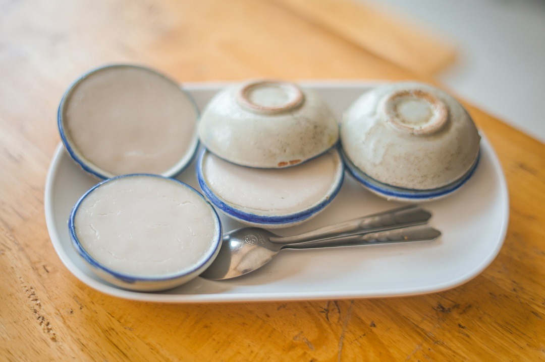 ขนมถ้วย แซ่บ-เตี๋ยว-เรือ ก๋วยเตี๋ยวเรืออนุเสารีย์ชัยฯ ณ อุบลราชธานี