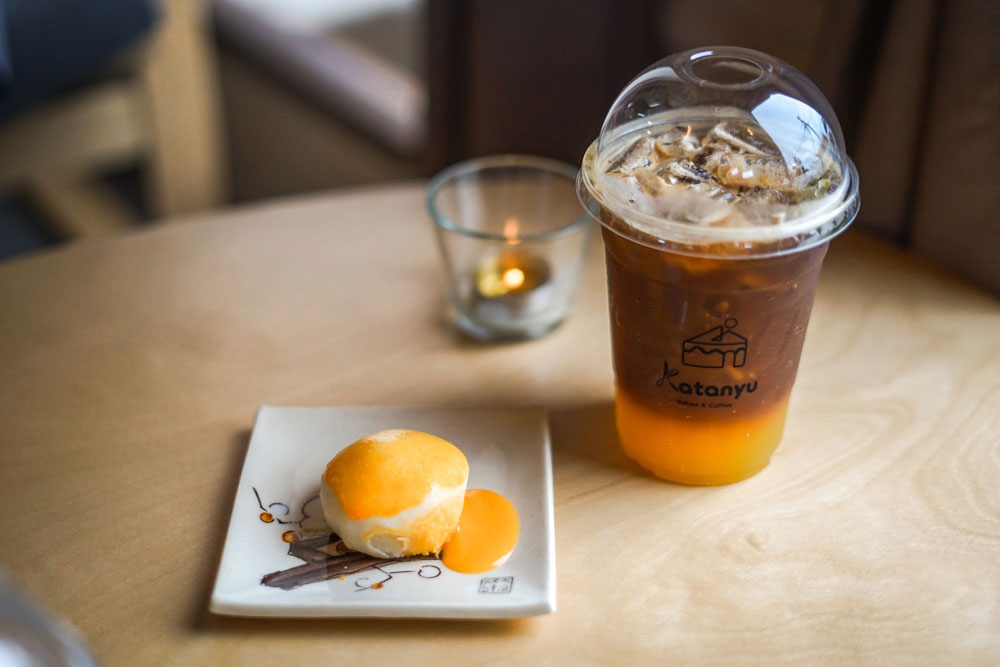 กาแฟส้มยูสุกับขนมเปี้ยะไข่เค็ม Katanyu Baked &​ Coffee ณ ยโสธร