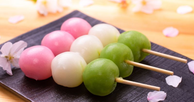 ขนมญี่ปุ่นตามเทศกาลและตามฤดูกาล: ฮานามิ ดังโงะ (Hanami Dango)