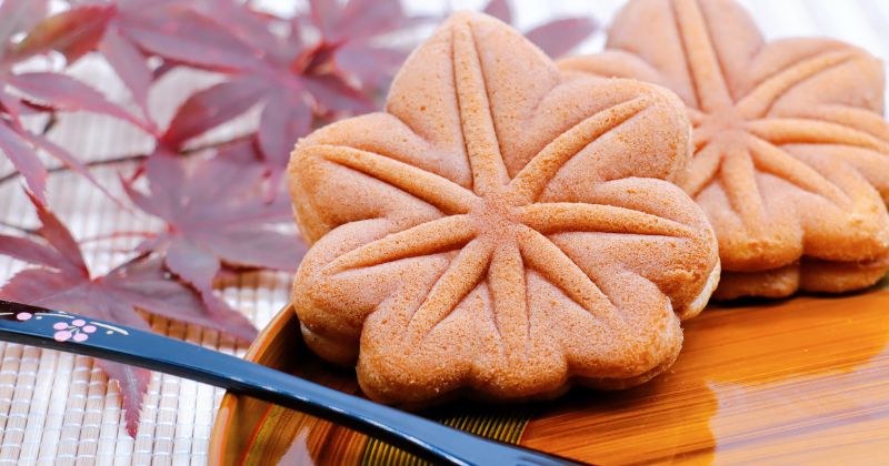 ขนมญี่ปุ่นพิเศษเฉพาะภูมิภาค: โมมิจิ มันจู (Momiji Manju) (ฮิโรชิมา)
