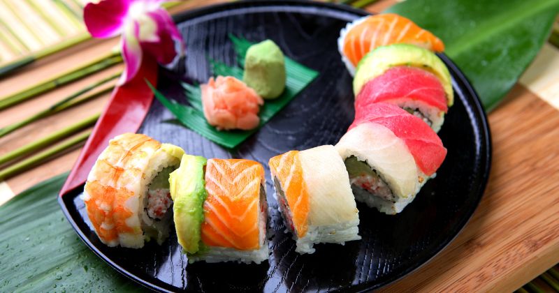 เรนโบว์โรล (Rainbow Roll)