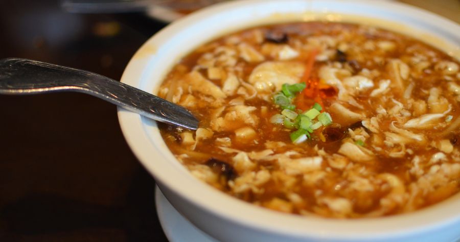 อาหารจีนอร่อย เมนู Hot and Sour Soup (ซุปเผ็ดเปรี้ยว) (酸辣湯)