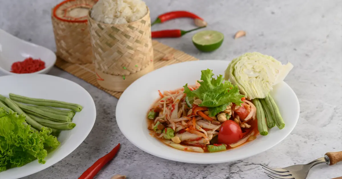 10 เมนู ส้มตำยอดนิยมที่คนไทยชื่นชอบ อร่อยจัดจ้านสไตล์ไทยแท้