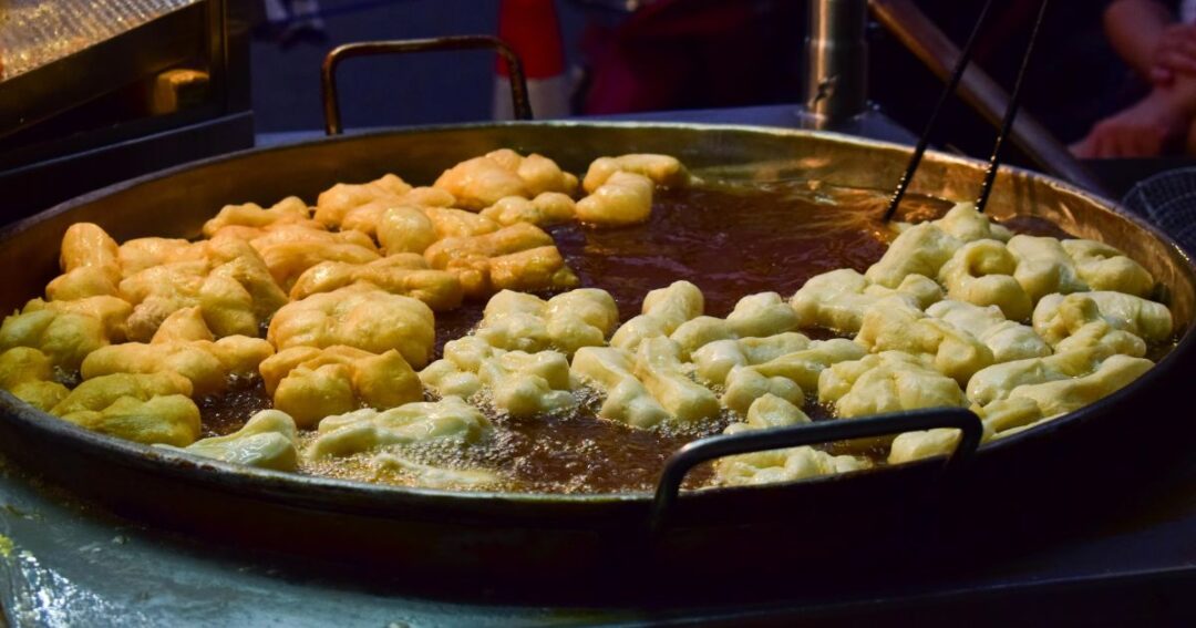 ทอดปาท่องโก๋